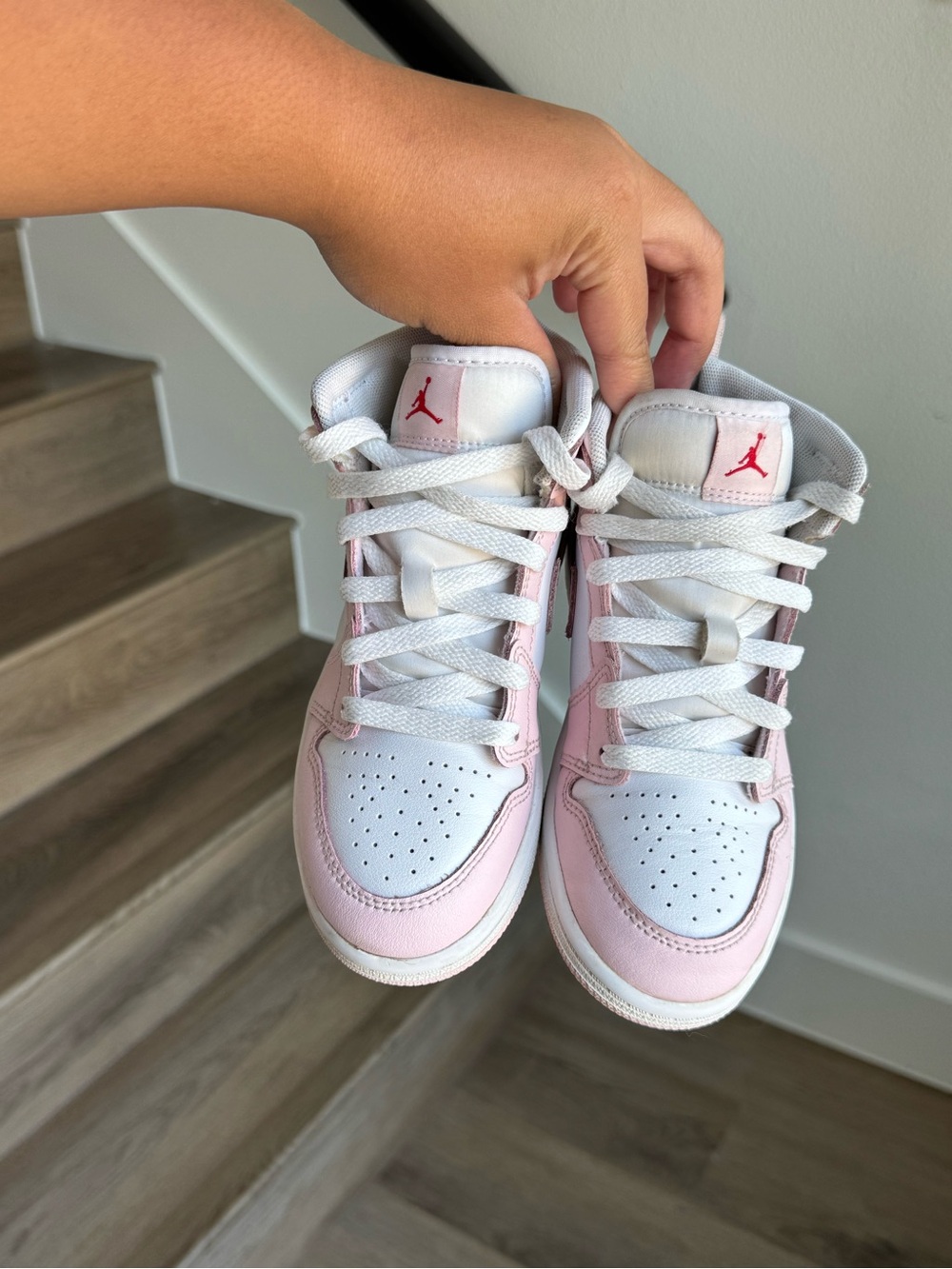 Air Jordan 1 Mid Pearl Pink White Kids Size 1Y - Picture 2 of 5